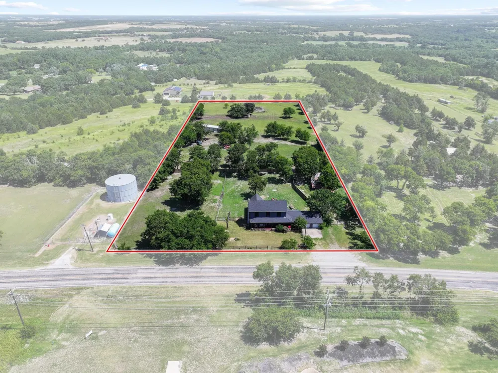 4453 Fm 902 Howe, TX 75459