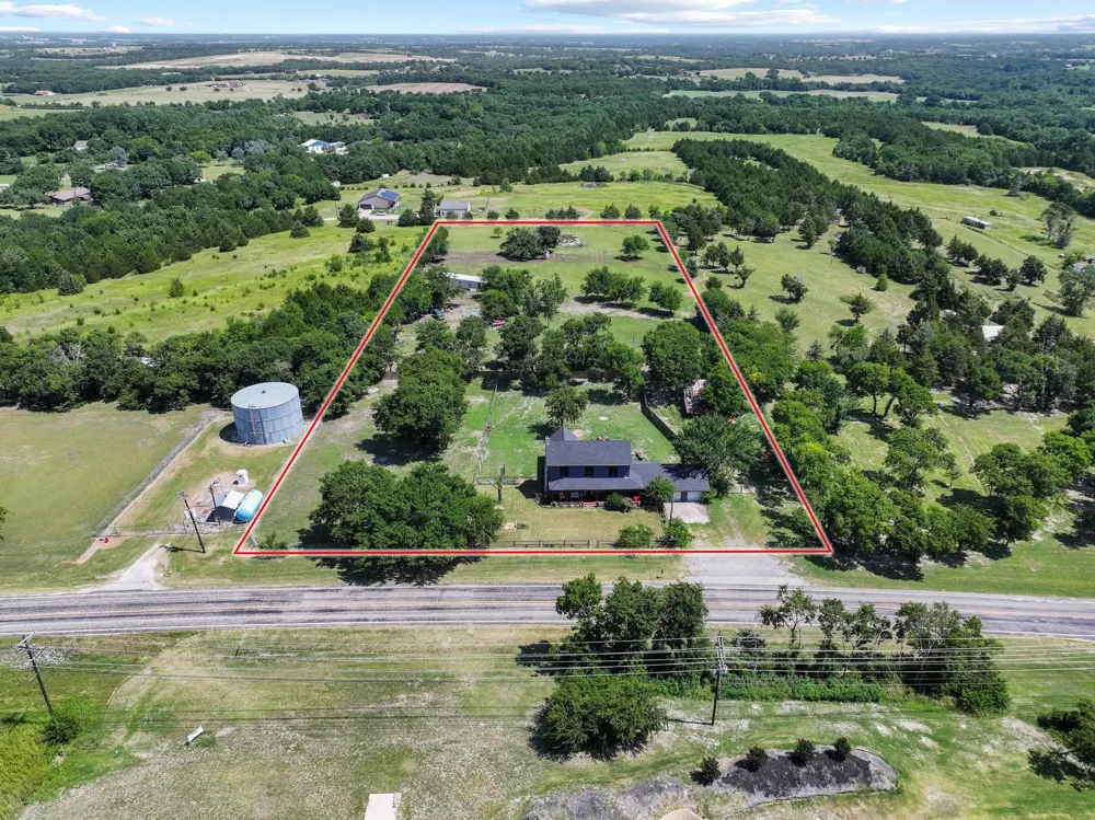 4453 Fm 902 Howe, TX 75459