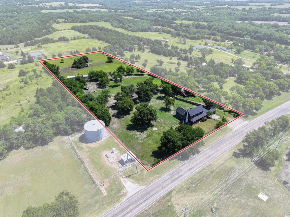 4453 Fm 902 Howe, TX 75459