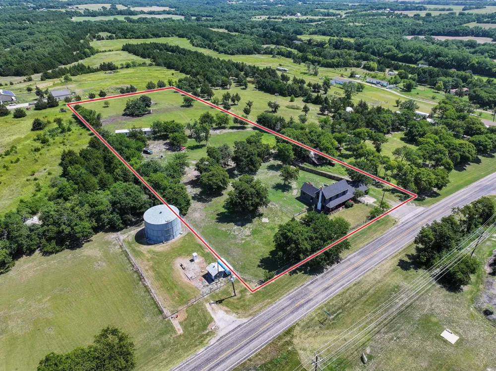 4453 Fm 902 Howe, TX 75459