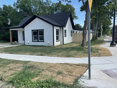 1302 E Humbolt Street