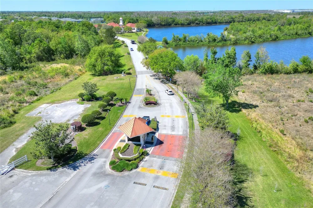 3933 SERENADE LANE Lakeland, FL 33811