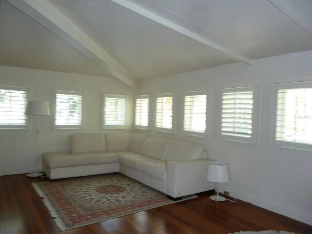 3302 W VILLA ROSA STREET Tampa, FL 33611