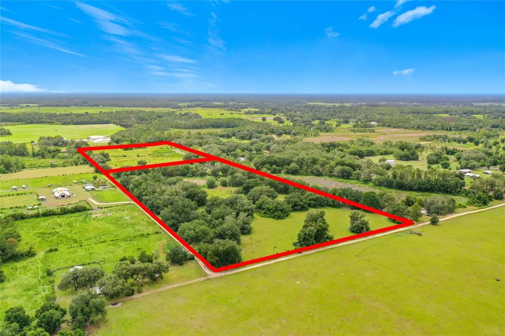 2736 EMPIRE CHURCH ROAD Groveland, FL 34736