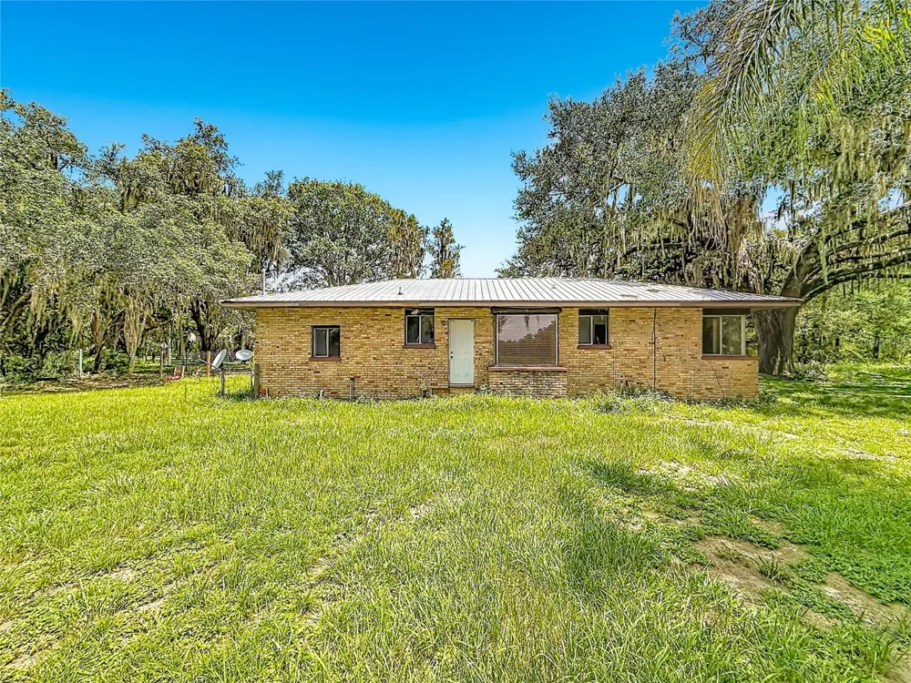 2736 EMPIRE CHURCH ROAD Groveland, FL 34736