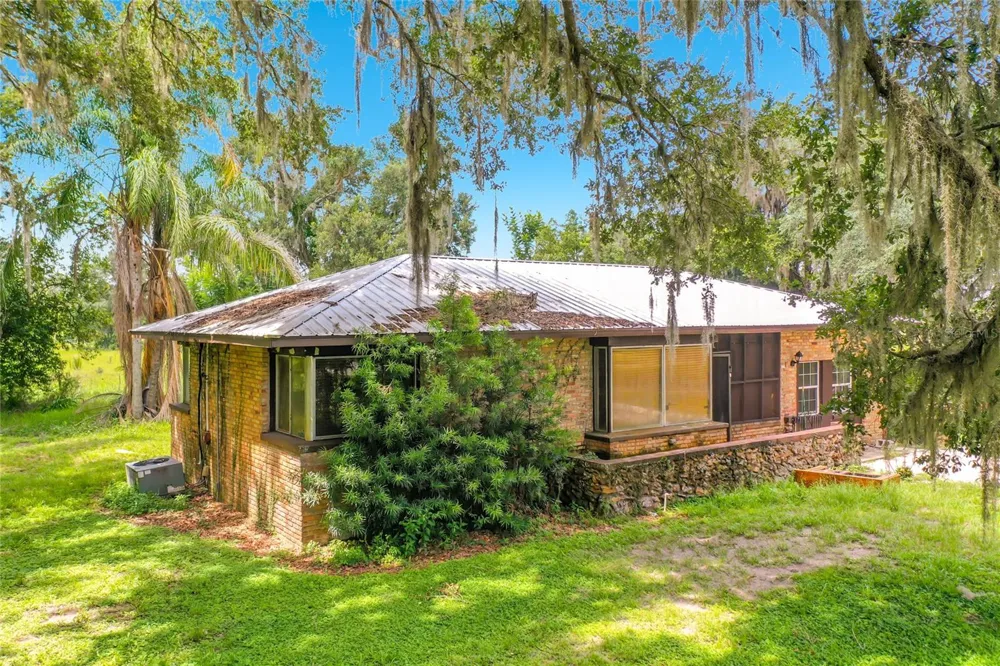2736 EMPIRE CHURCH ROAD Groveland, FL 34736