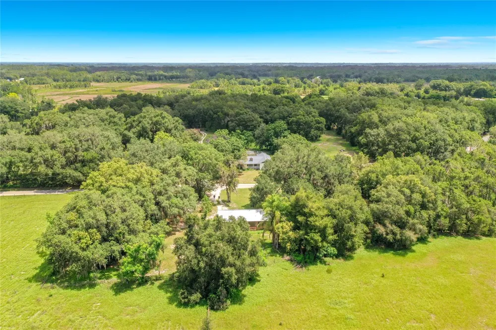 2736 EMPIRE CHURCH ROAD Groveland, FL 34736
