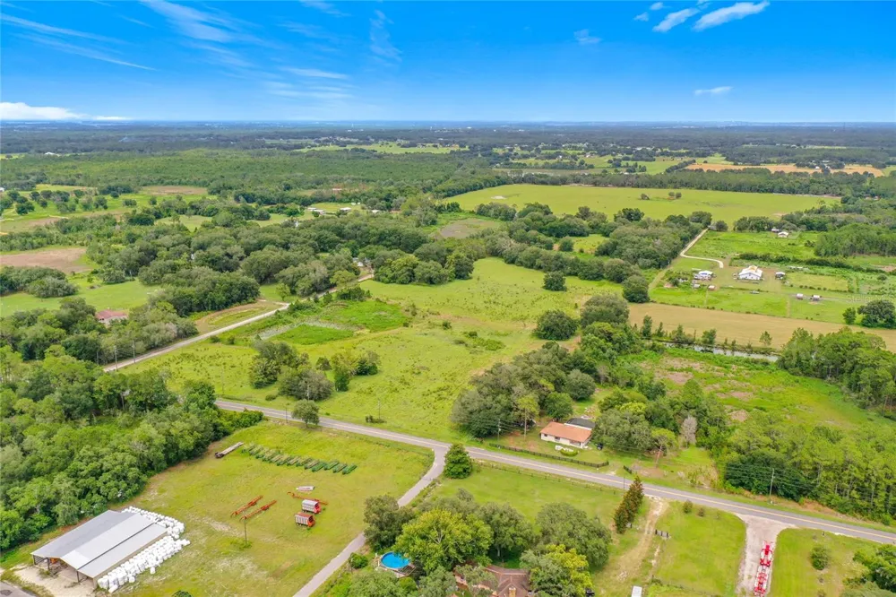2736 EMPIRE CHURCH ROAD Groveland, FL 34736