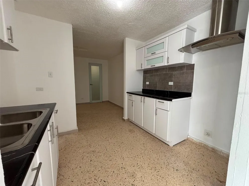 18-6 18 Street SABANA GARDENS Carolina, PR 00983