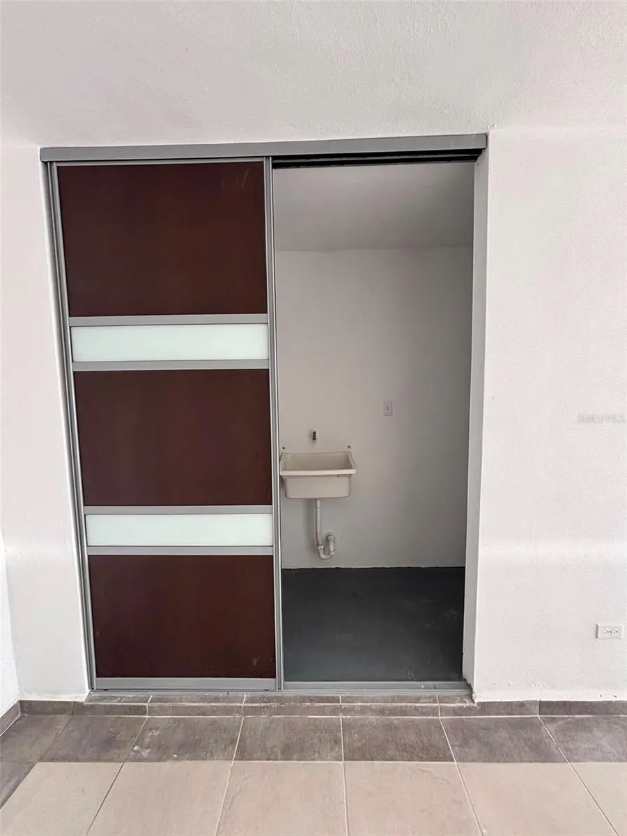 18-6 18 Street SABANA GARDENS Carolina, PR 00983