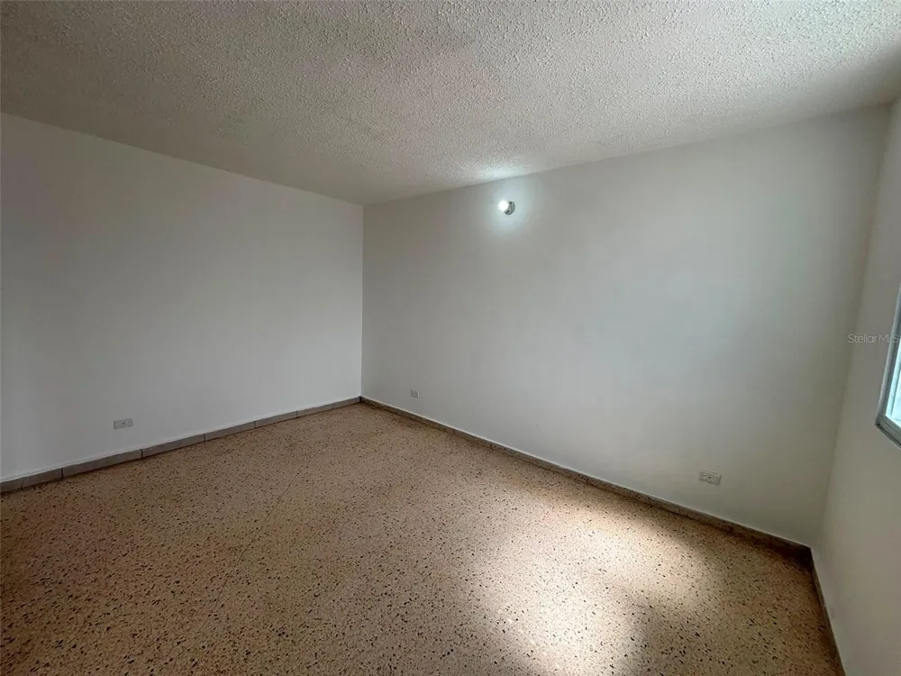 18-6 18 Street SABANA GARDENS Carolina, PR 00983