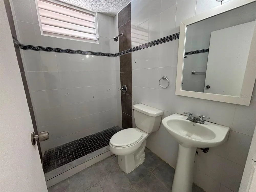 18-6 18 Street SABANA GARDENS Carolina, PR 00983