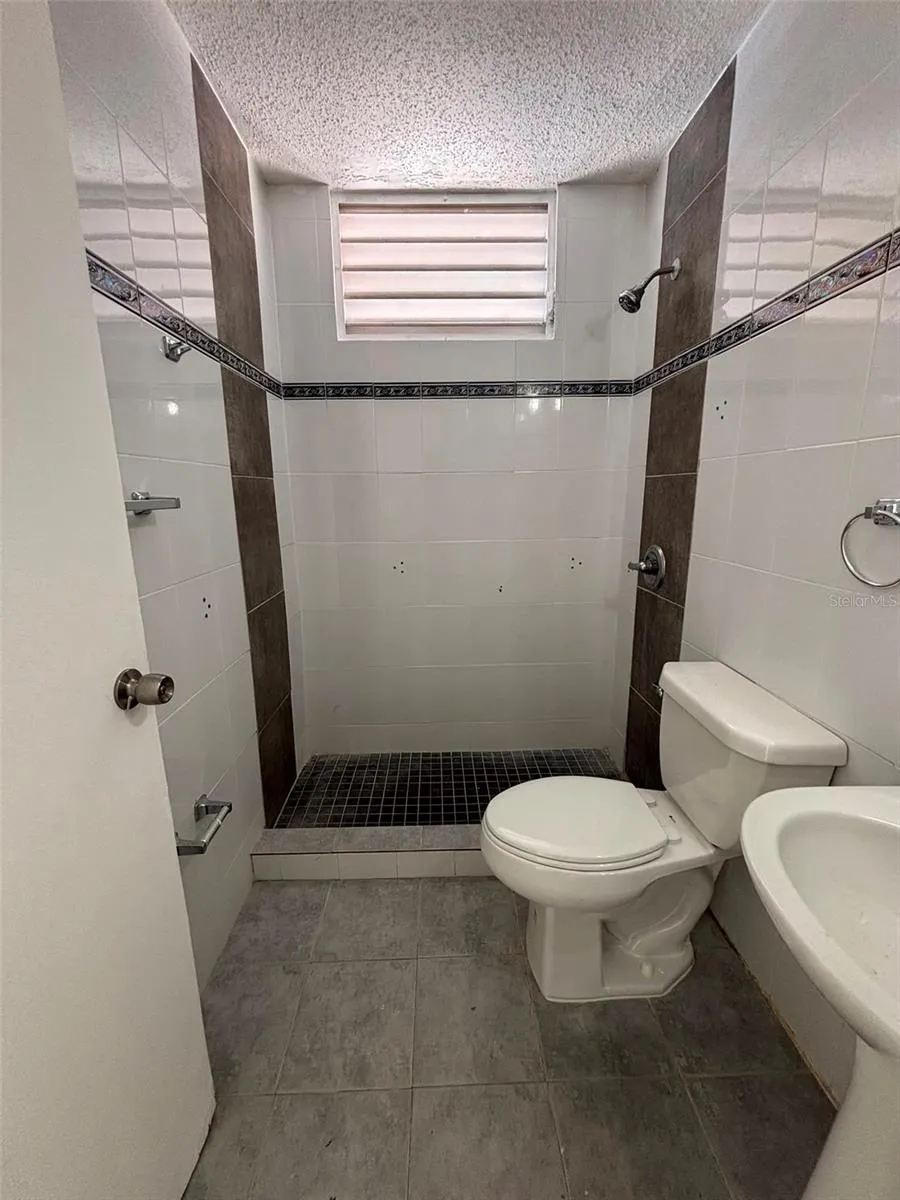 18-6 18 Street SABANA GARDENS Carolina, PR 00983