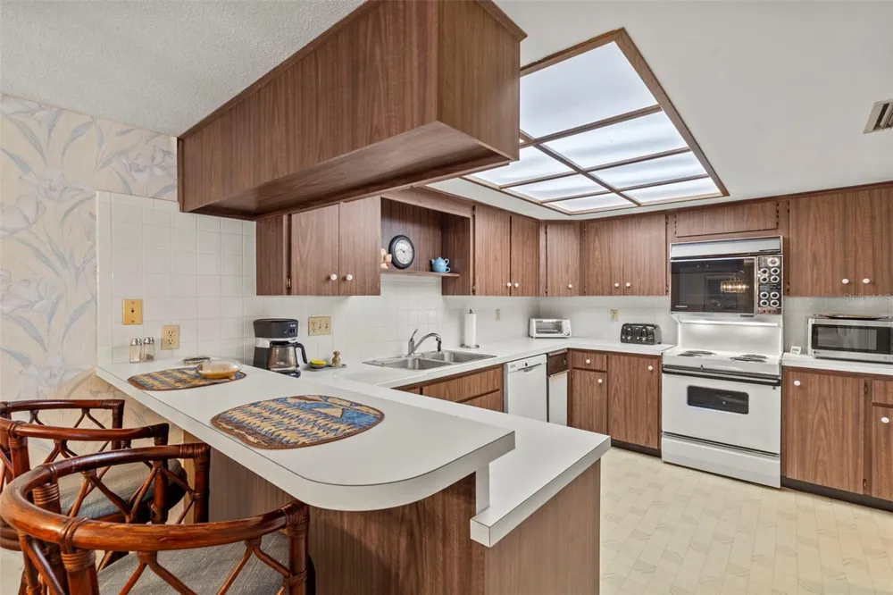 3035 COUNTRYSIDE BOULEVARD #24B Clearwater, FL 33761