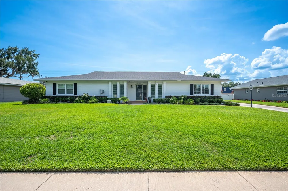 1211 HUNT AVENUE Lakeland, FL 33801