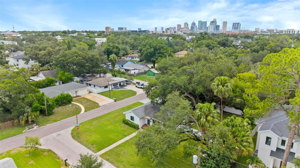 802 W CORAL STREET Tampa, FL 33602