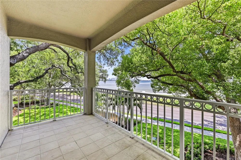 3507 BAYSHORE BOULEVARD #102 Tampa, FL 33629