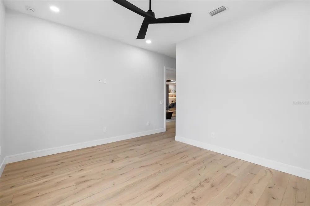 4709 W ESTRELLA STREET Tampa, FL 33629
