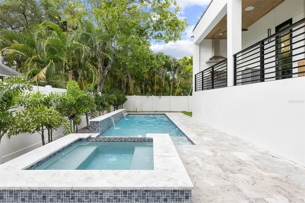4709 W ESTRELLA STREET Tampa, FL 33629