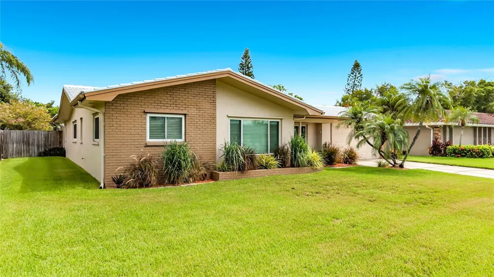 2178 WATERSIDE DRIVE Clearwater, FL 33764