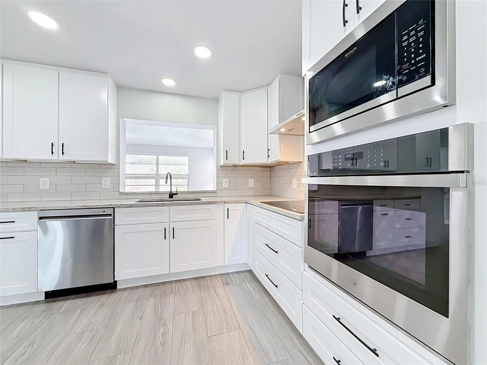 2178 WATERSIDE DRIVE Clearwater, FL 33764