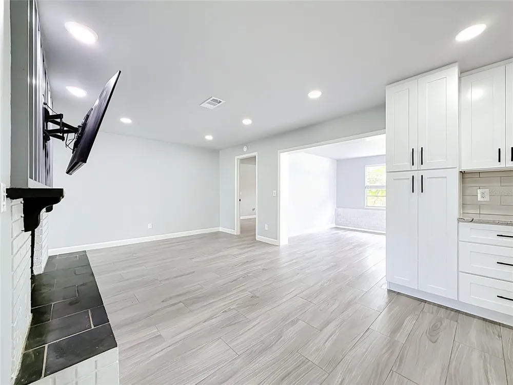 2178 WATERSIDE DRIVE Clearwater, FL 33764