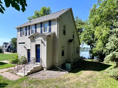 521 Lakeshore Drive