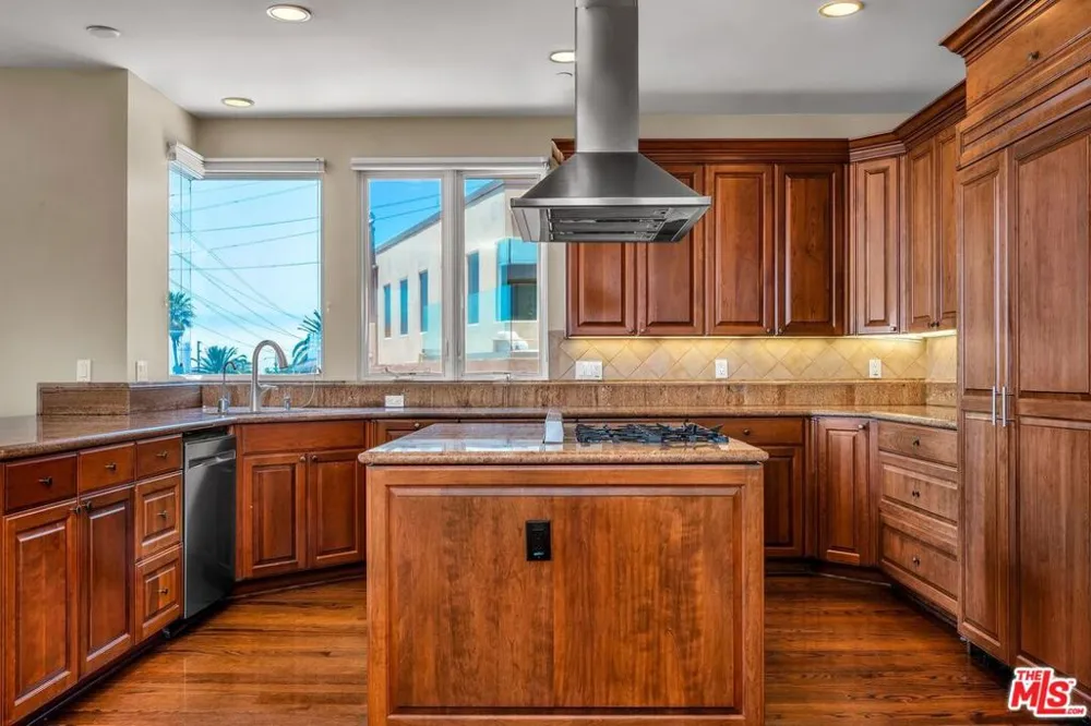 308 Gull Street Manhattan Beach, CA 90266