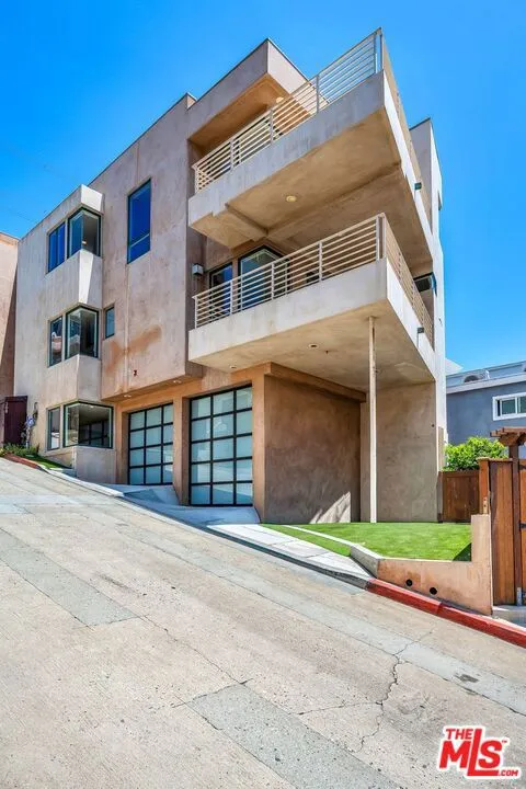 308 Gull Street Manhattan Beach, CA 90266