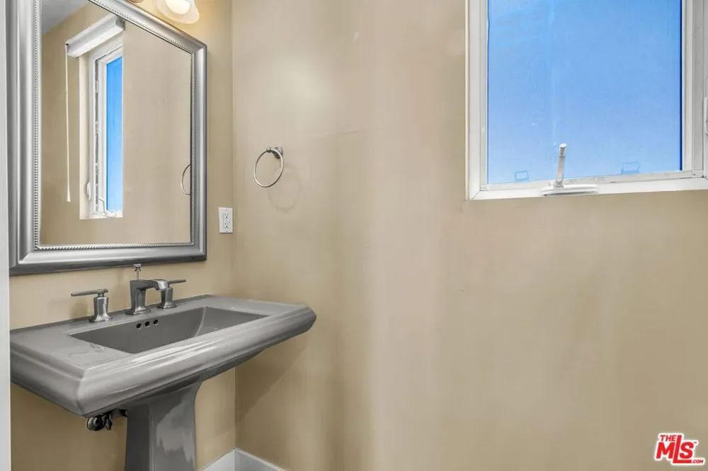 308 Gull Street Manhattan Beach, CA 90266