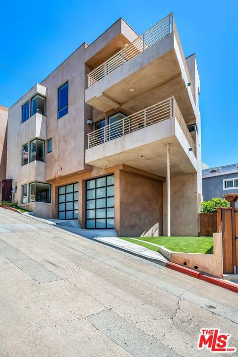 308 Gull Street Manhattan Beach, CA 90266