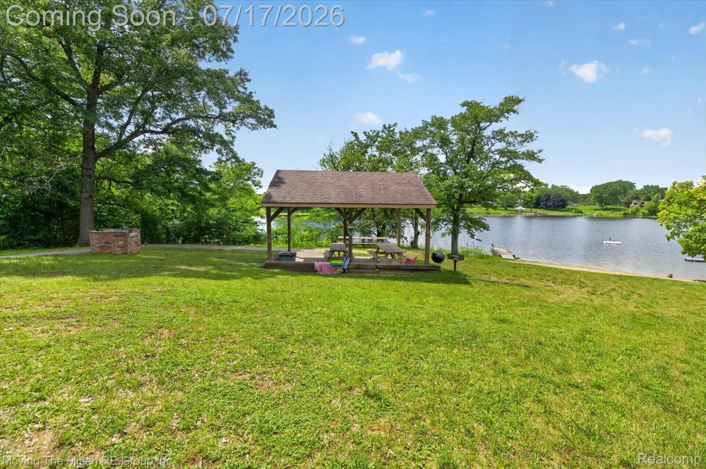 744 S Park Street Highland Charter Township, MI 48356