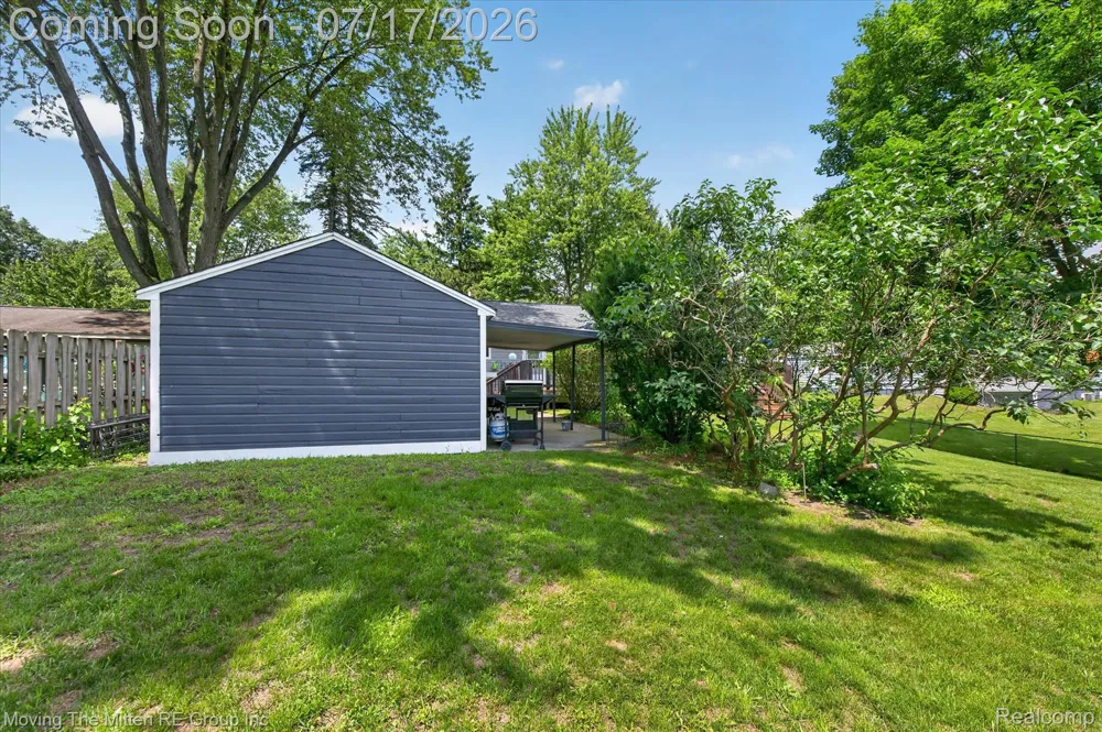 744 S Park Street Highland Charter Township, MI 48356