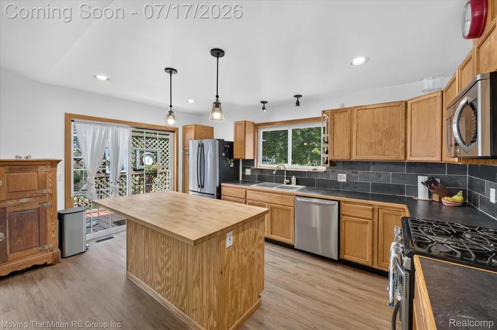 744 S Park Street Highland Charter Township, MI 48356