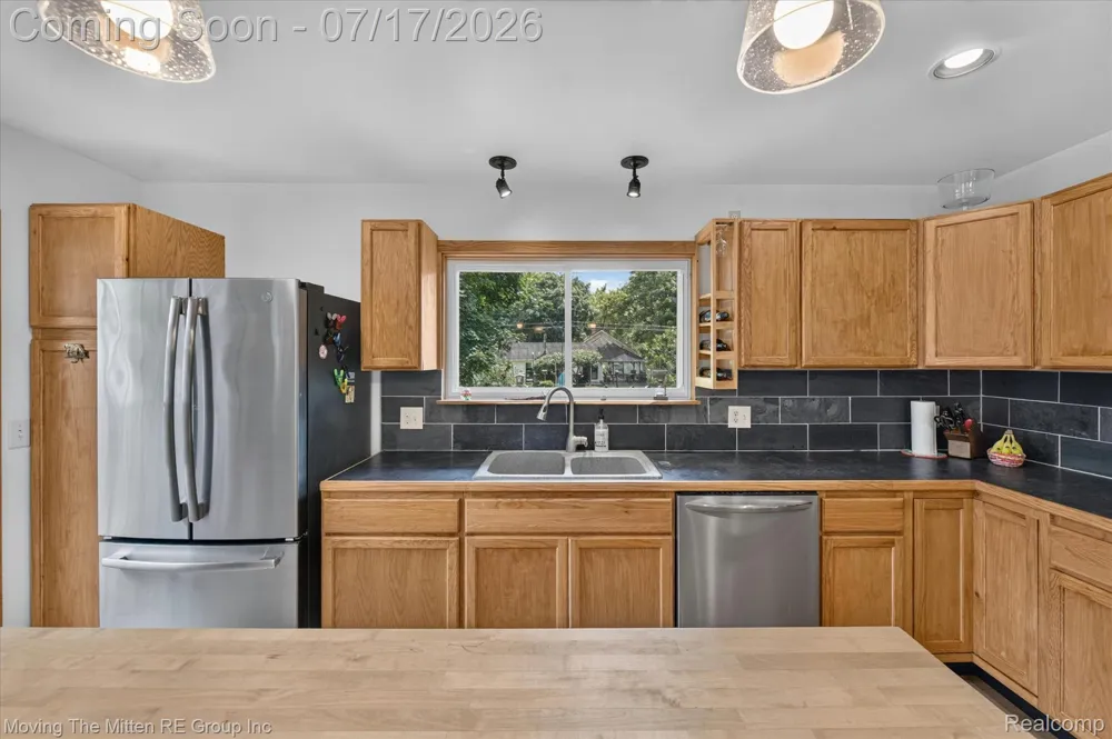 744 S Park Street Highland Charter Township, MI 48356