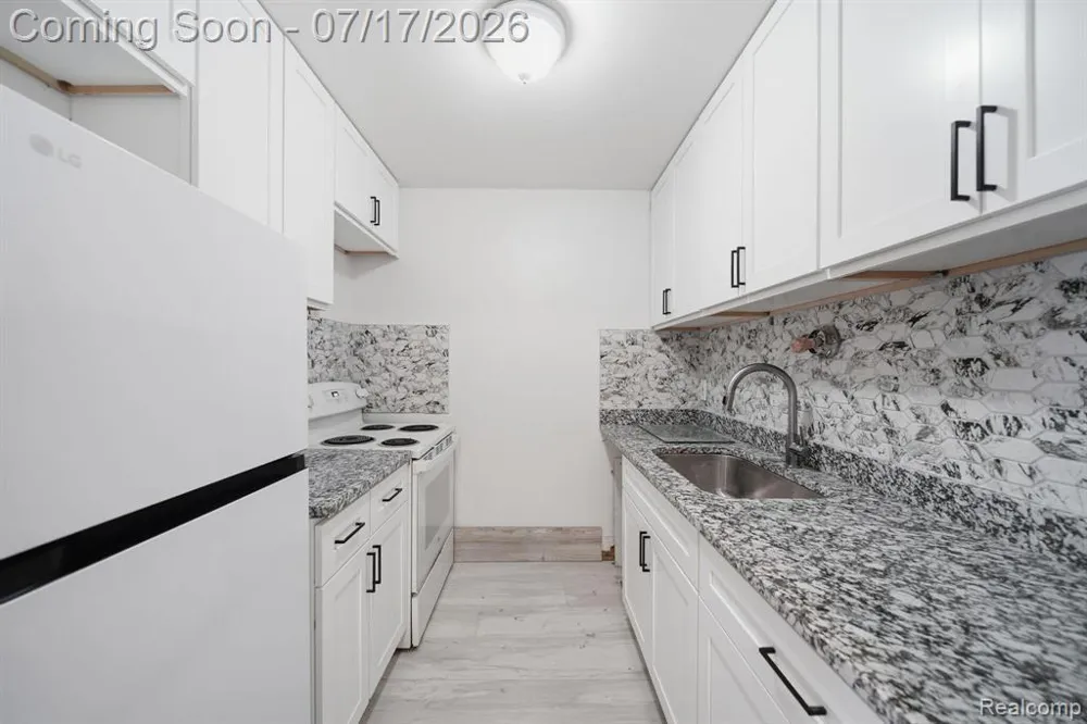 525 Fairbrook Street #207 Northville City, MI 48167