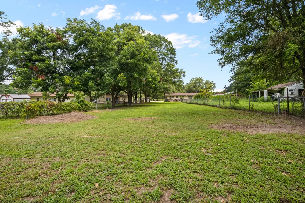 207 W 3rd Street Omaha, TX 75571