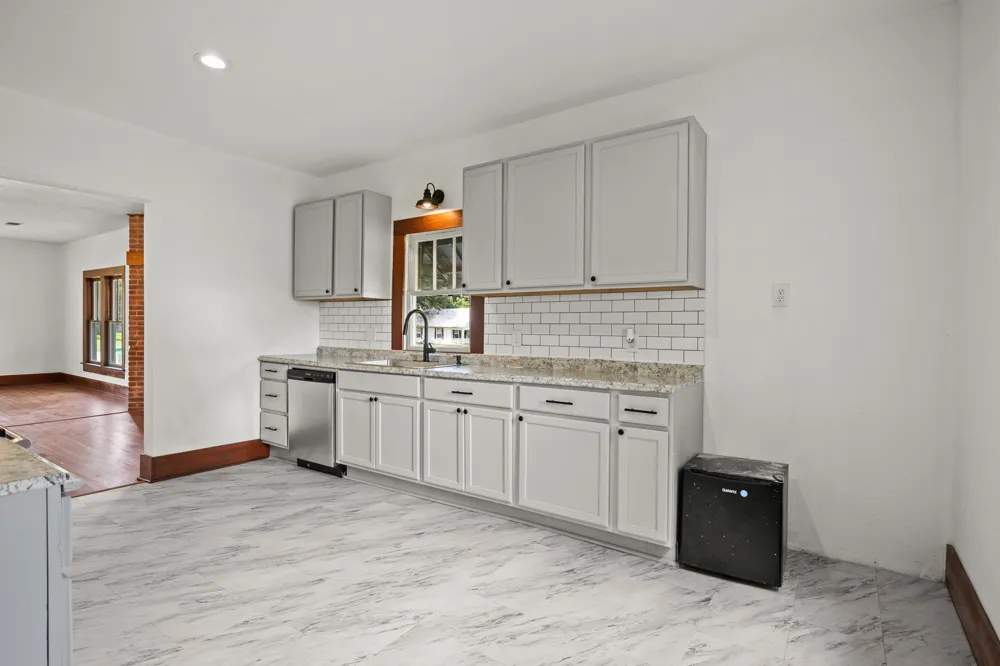 207 W 3rd Street Omaha, TX 75571