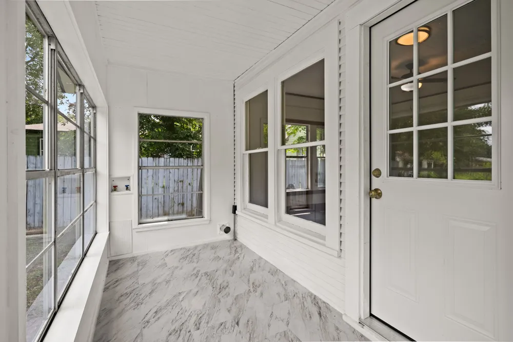 207 W 3rd Street Omaha, TX 75571