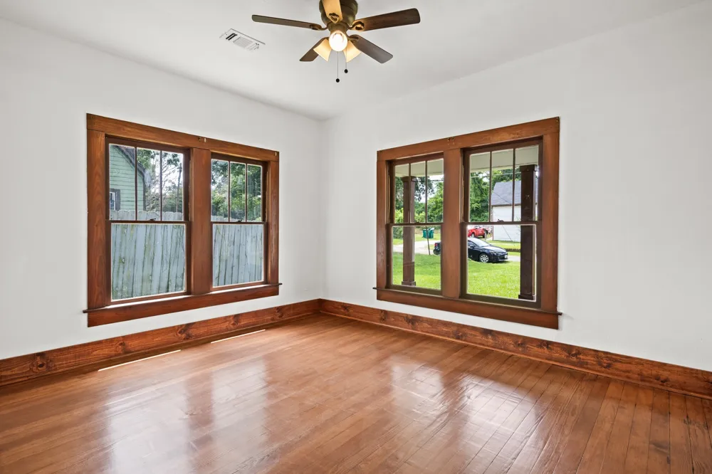207 W 3rd Street Omaha, TX 75571