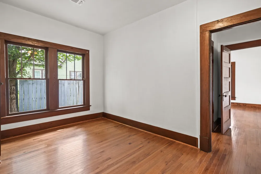 207 W 3rd Street Omaha, TX 75571
