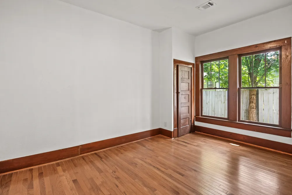 207 W 3rd Street Omaha, TX 75571