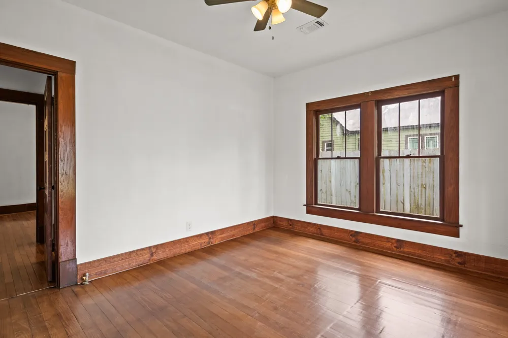 207 W 3rd Street Omaha, TX 75571