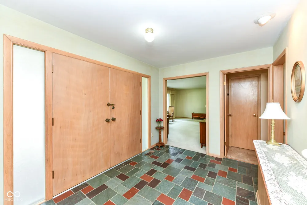 8836 Westminster Court Indianapolis, IN 46256