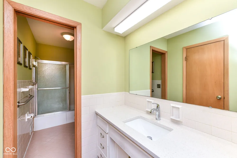 8836 Westminster Court Indianapolis, IN 46256