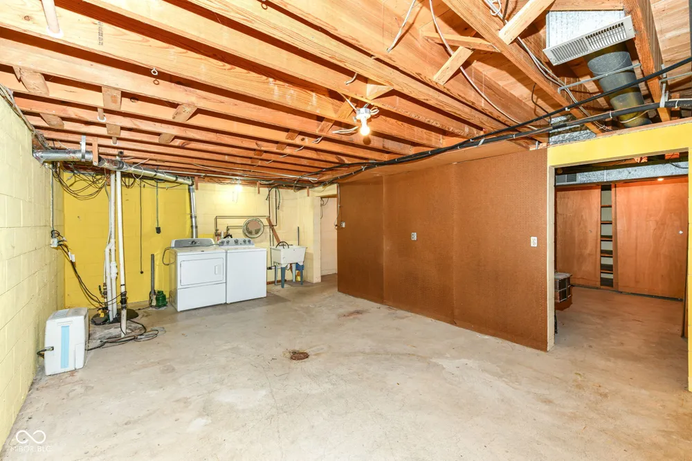 8836 Westminster Court Indianapolis, IN 46256
