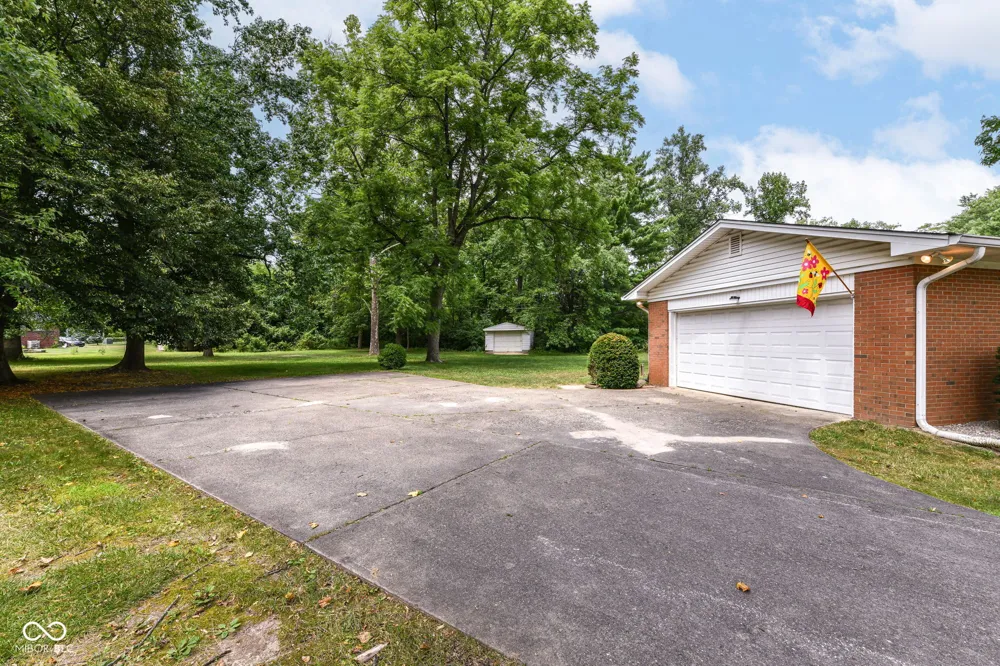 8836 Westminster Court Indianapolis, IN 46256