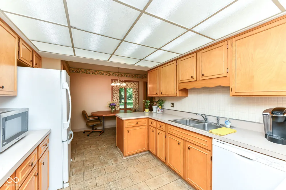8836 Westminster Court Indianapolis, IN 46256