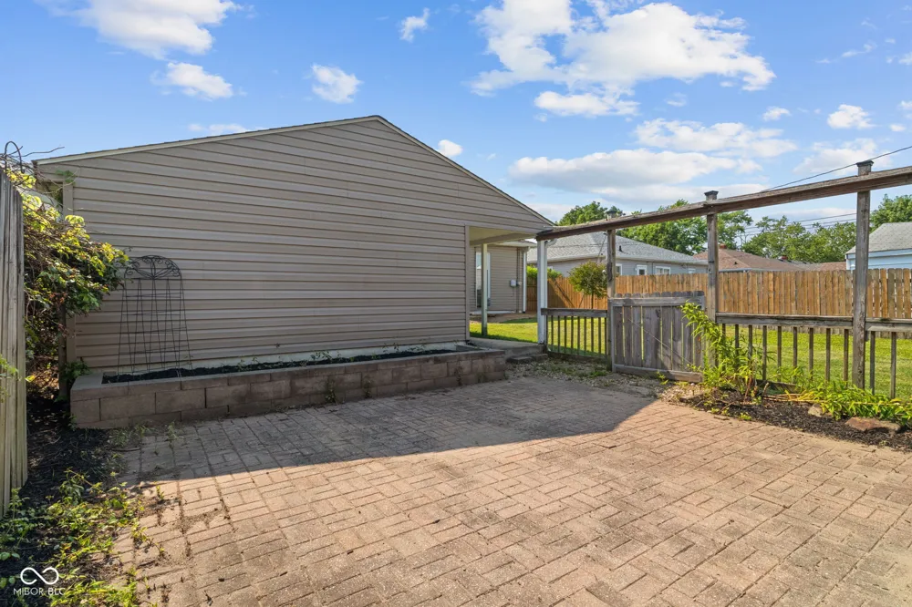 229 16th Avenue Beech Grove, IN 46107
