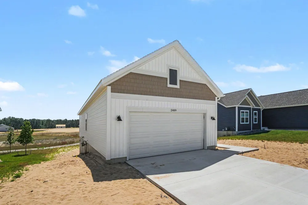 2489 Gray Wolf Way Fruitport Charter Township, MI 49444